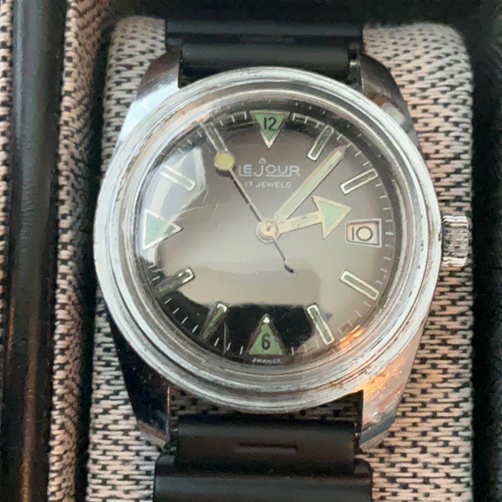 Vintage Le Jour Men’s Dive Watch 17 Jewel Swiss automatic